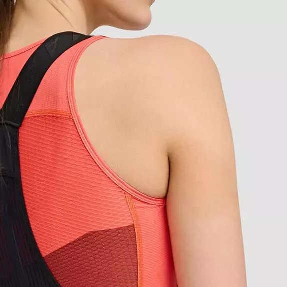 Maillot De Corps MAAP Evolve Team Sans Manches Rouge Lave Femme 8 Maillot De Corps MAAP Evolve Team Sans Manches Rouge Lave Femme – Image 6